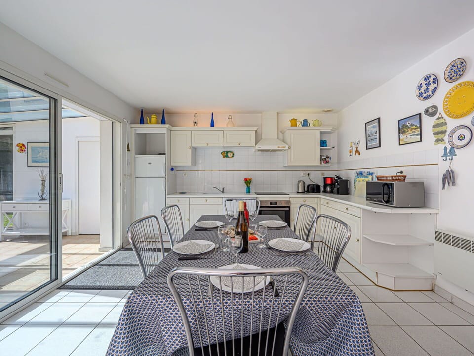 Furniture, Flooring, Interior Design, Floor, Chair, Table, Kitchen & Dining Room Table, Kitchen, Ceiling, Apartment