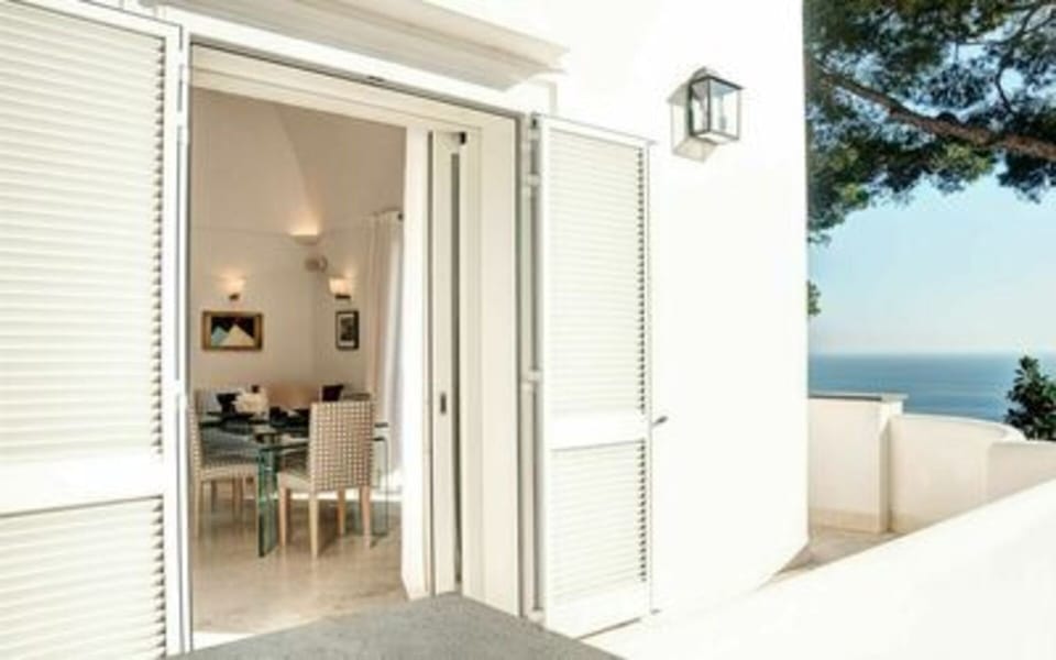 villa-marina-little-beach-capri-villa-balcony