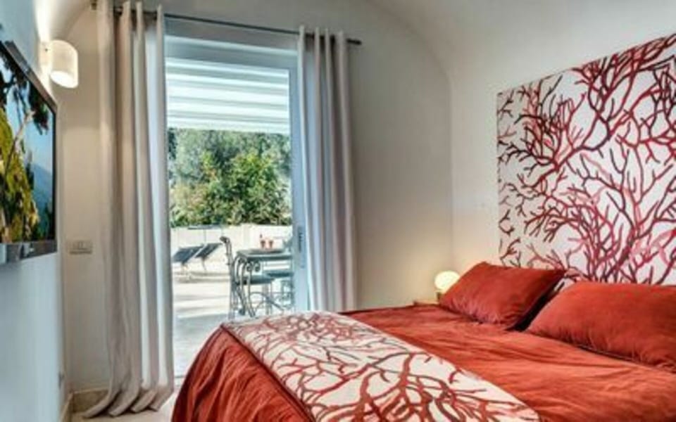 villa-marina-little-beach-capri-villa-bedroom