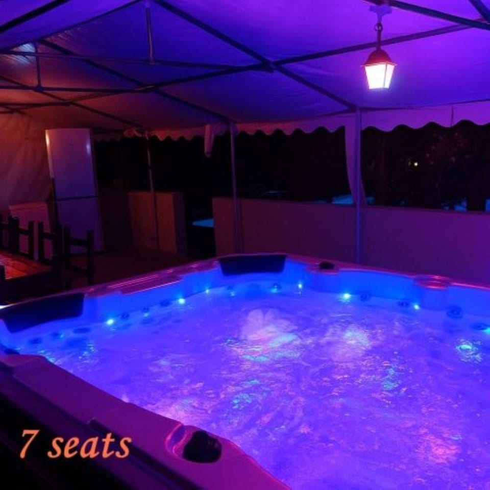 Indoor spa tub