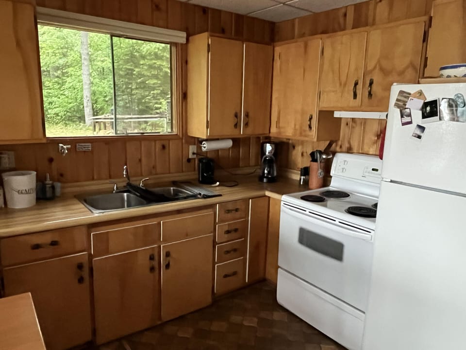 Well equipped kitchen. 