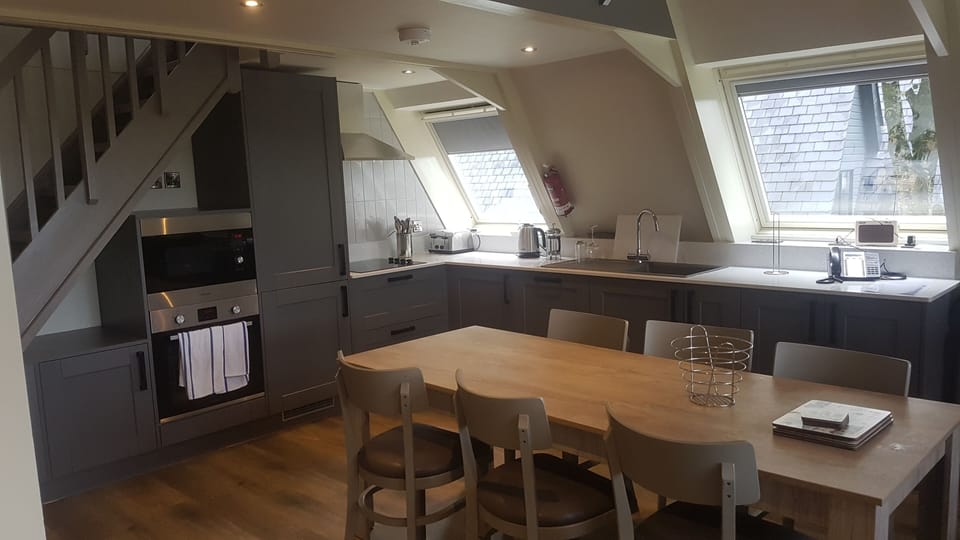 Kitchen & dining area