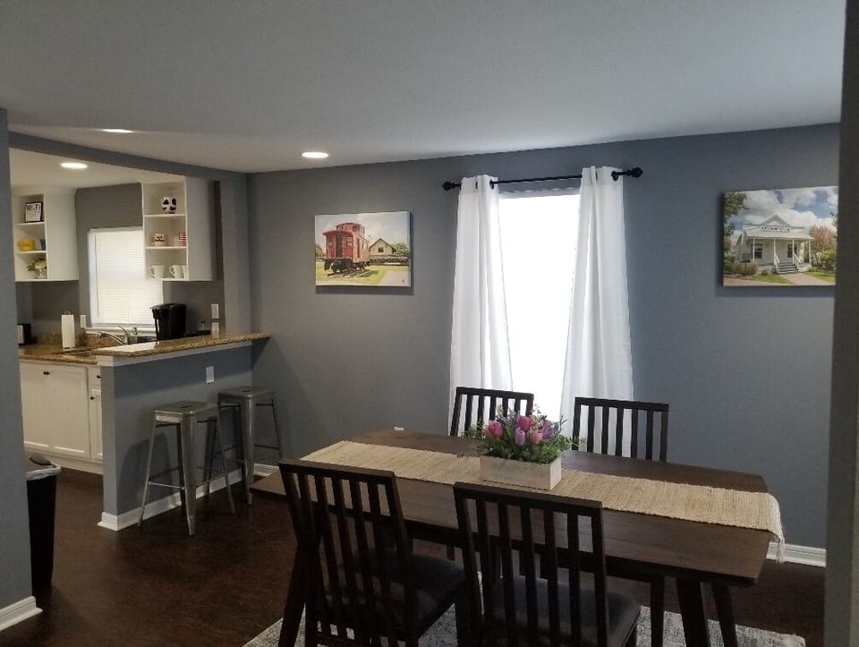 Dining Room/Counter Bar