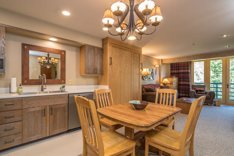 Serve a delicious dinner | Main Level