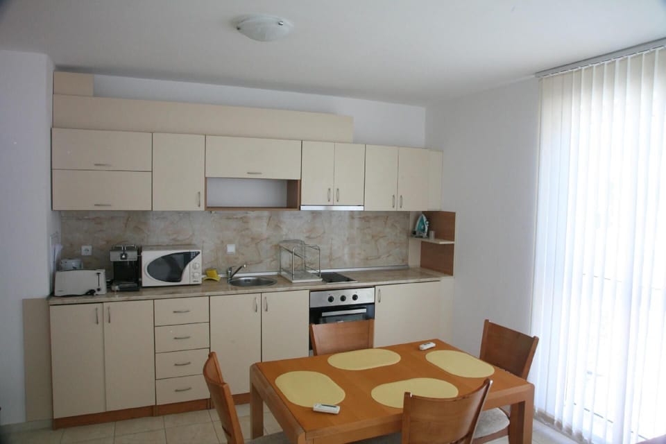 Kitchen / Dining