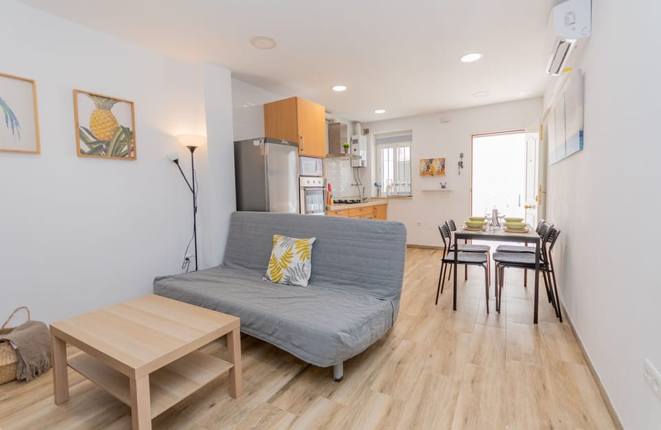 Enjoy the living room of this apartment in Rincón de la Victoria