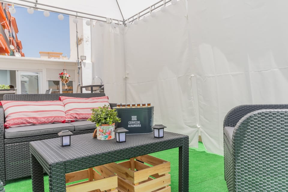 Enjoy the terrace of this apartment in Rincón de la Victoria