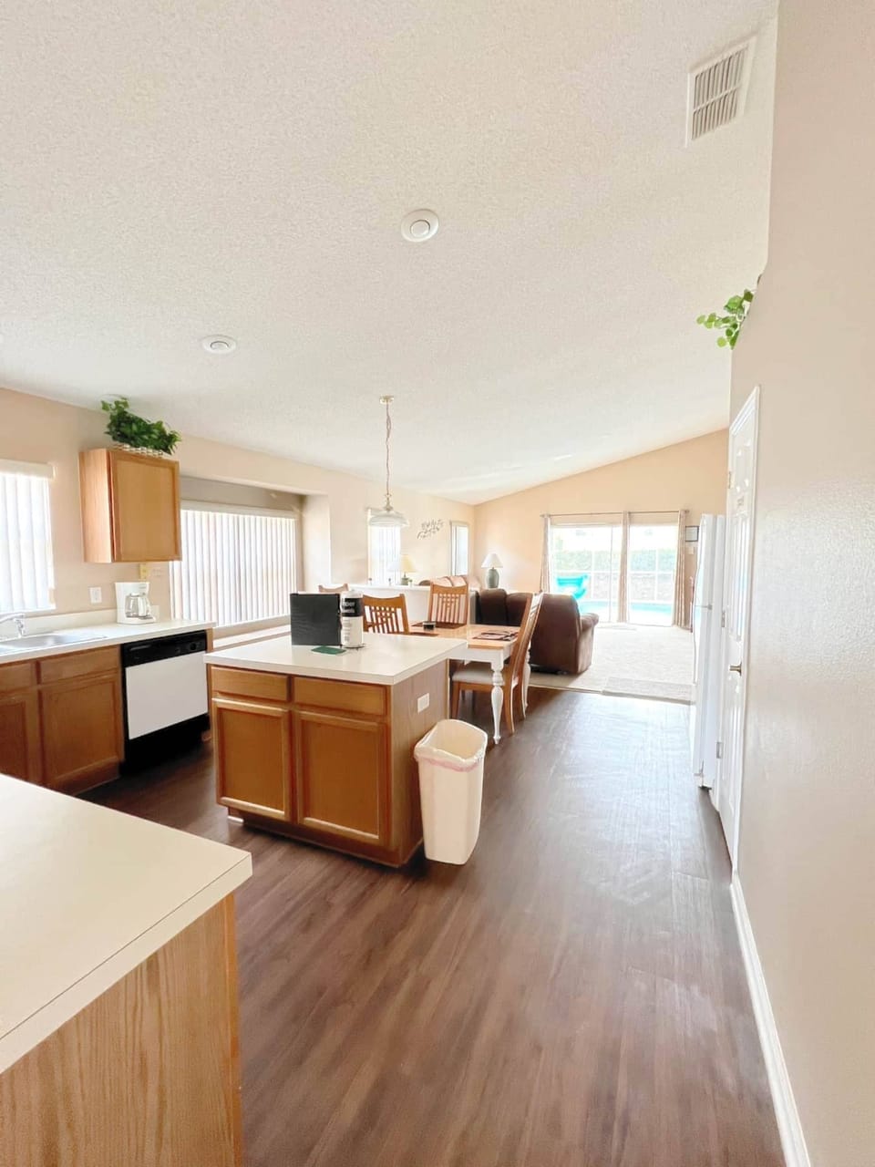 KITCHEN / DINNING (1)