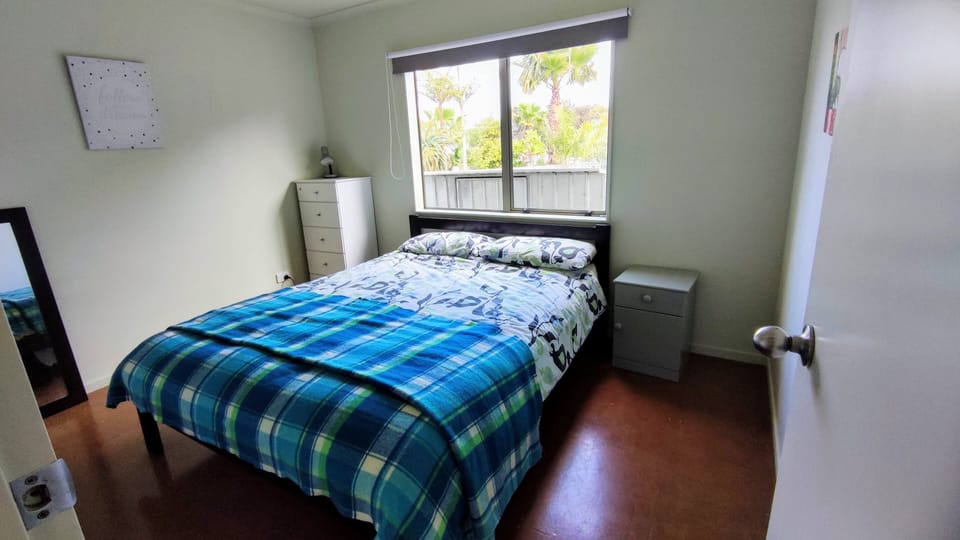 Queen bedroom