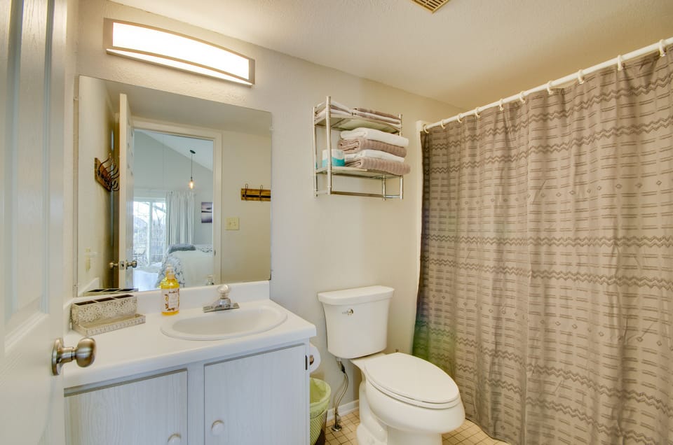 En-Suite Bathroom | Towels Provided