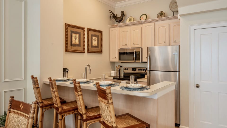 Additional seating/dining can be found at the kitchen bar...