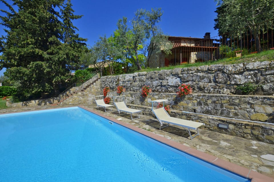 Barn La Badia 1 and shared pool