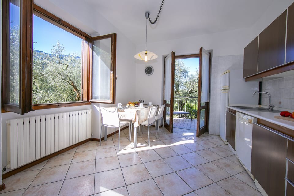 The kitchen with dining table for 6 people and exit to the balcony