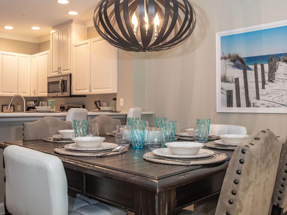 Dining room with seating for 6