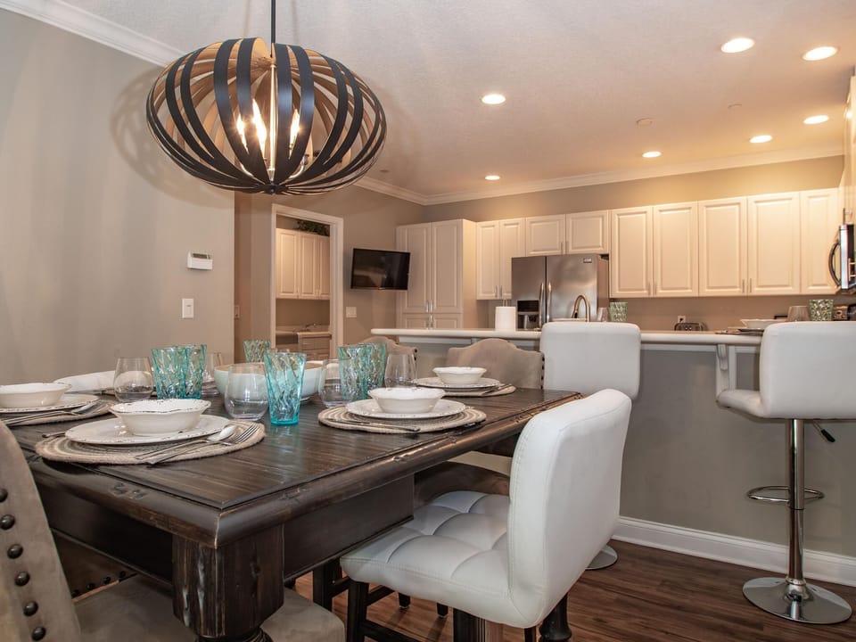 Dining Room with Breakfast Bar