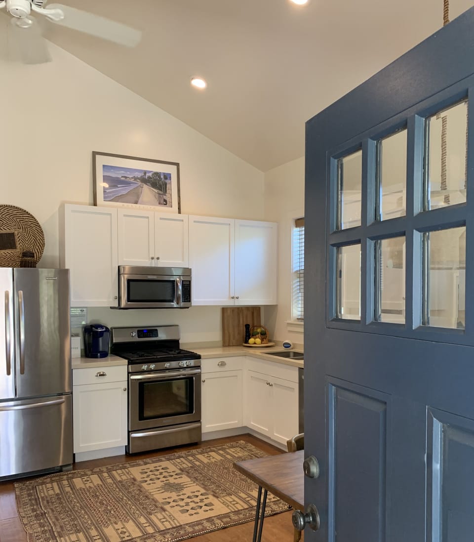 Vaulted ceilings in the living room/kitchen