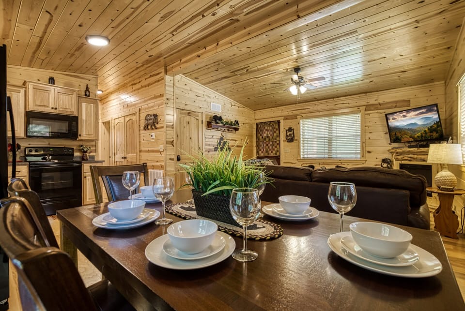 Cabin in Pigeon Forge "Dreams Come True" - Dining table