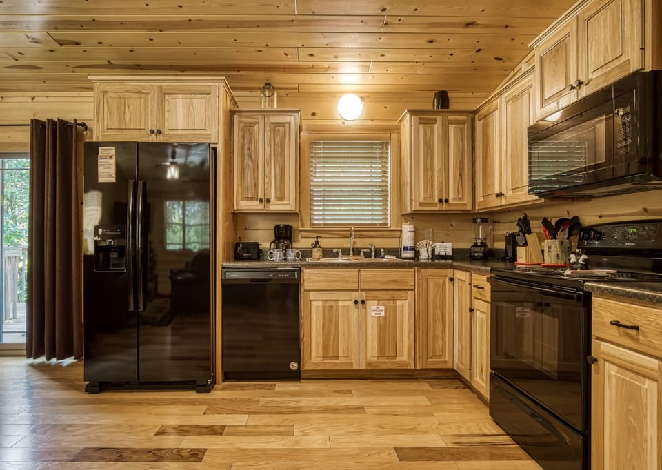 Cabin in the Smokies "Dreams Come True" - Fully furnished kitchen
