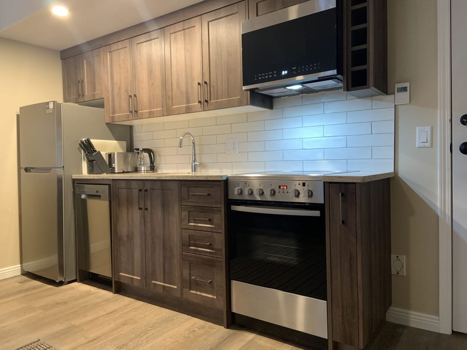 Full suite size kitchen