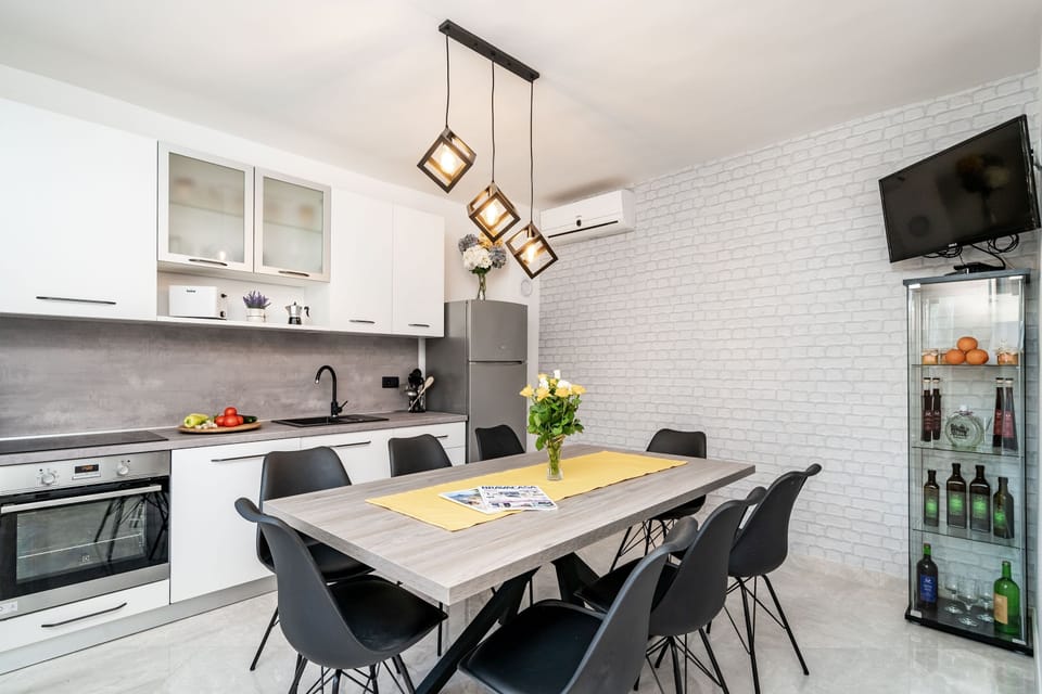 Dining room 2