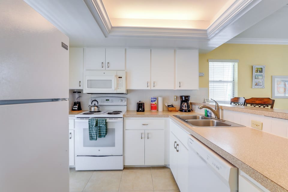 Kitchen | Toaster | Knife Set | Keurig Coffee Maker