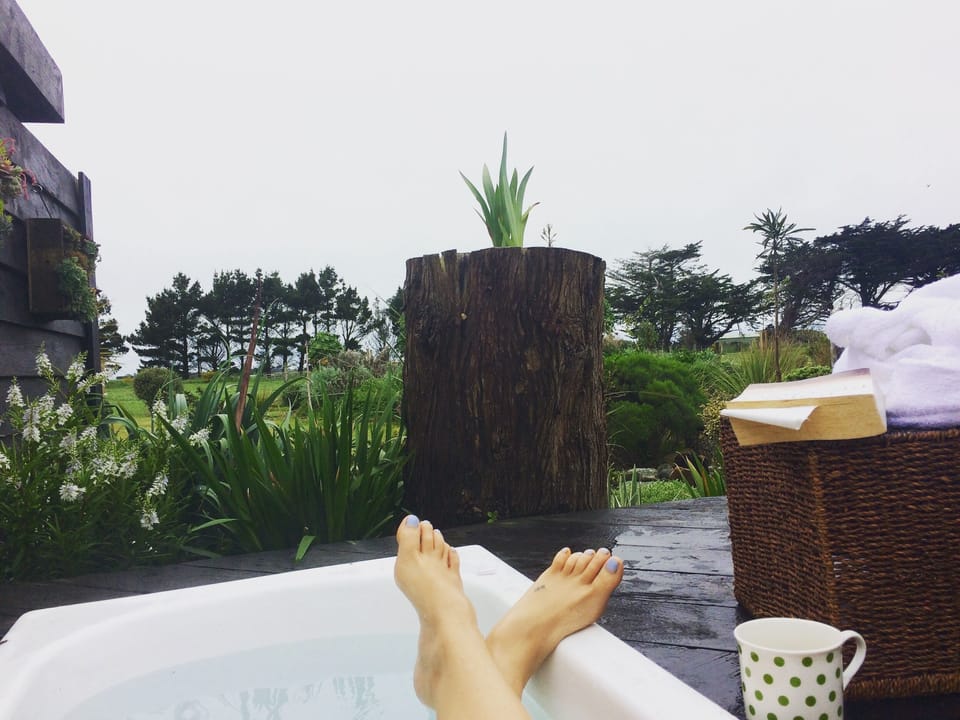 Outdoor spa tub