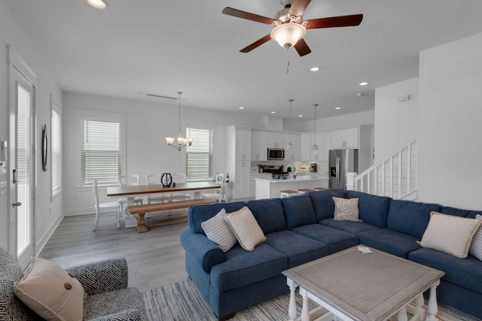 Open concept floor plan is the perfect place to entertain a large group!