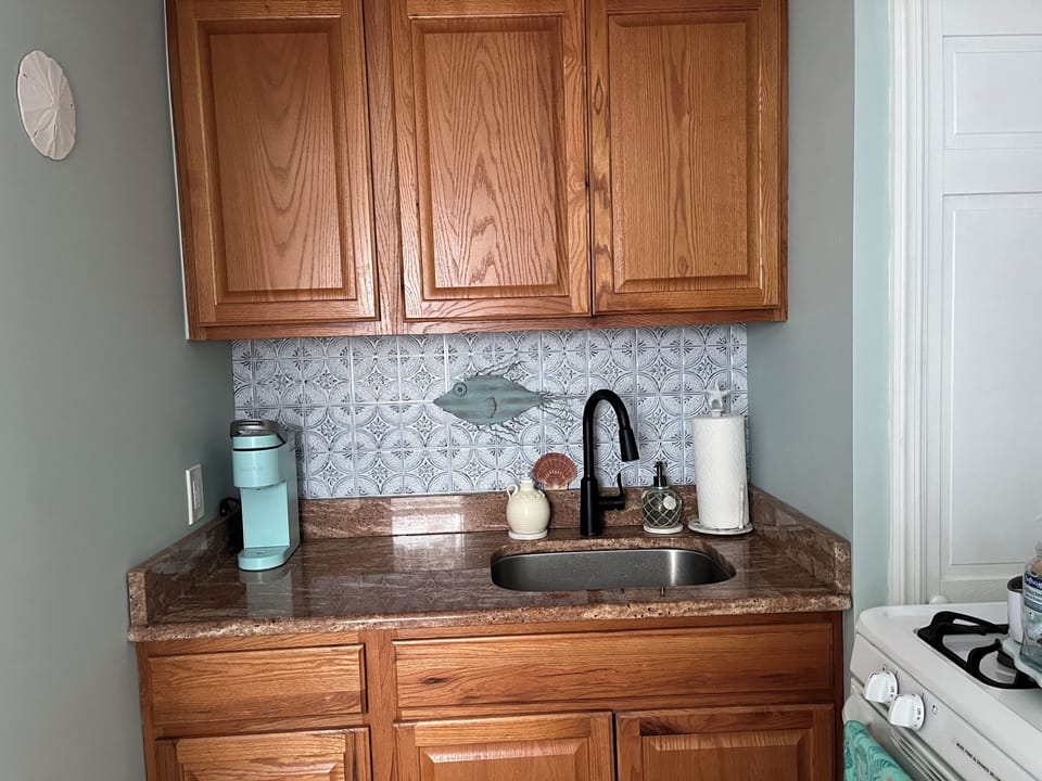 Kitchen cabinets with Keurig.  NO DISHWASHER!