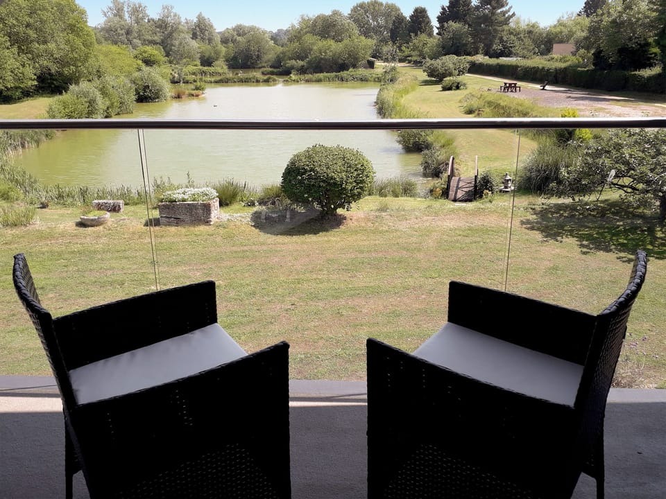 Sitting-out-area | Heron&rsquo;s Nest, Bourton-on-the-Water
