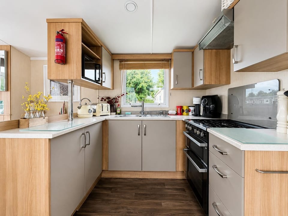 Pack the lead and the treats as you head to this dog-friendly accommodation and get ready for wonderful walks and unforgettable memories in the gorgeous Norfolk coast.