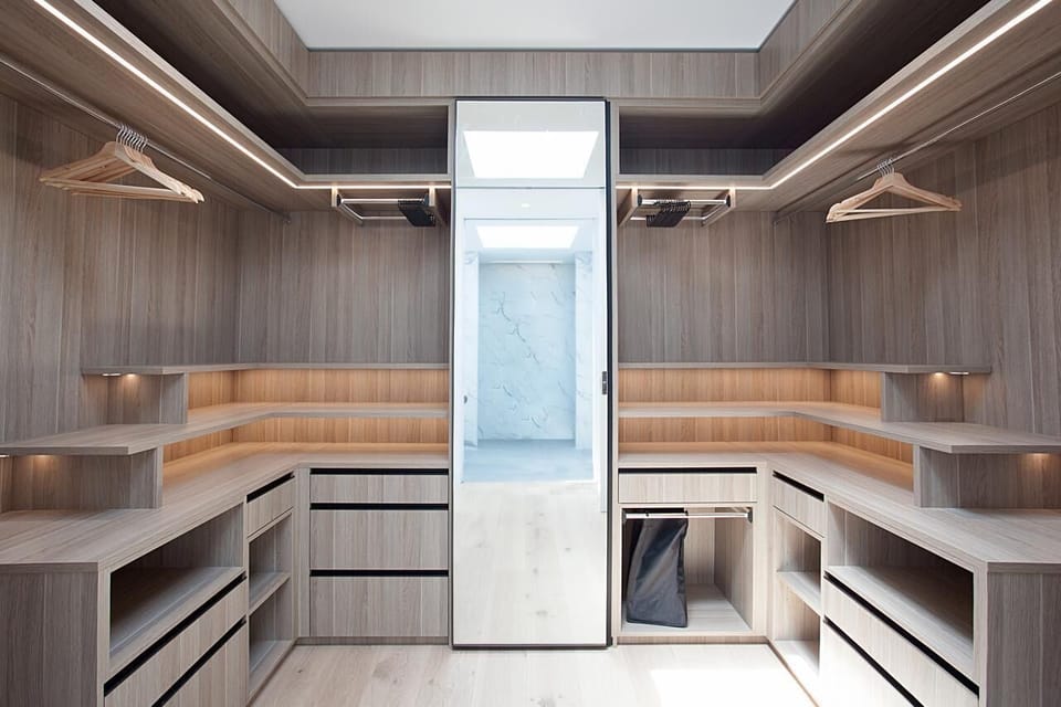 Walk-in wardrobe  