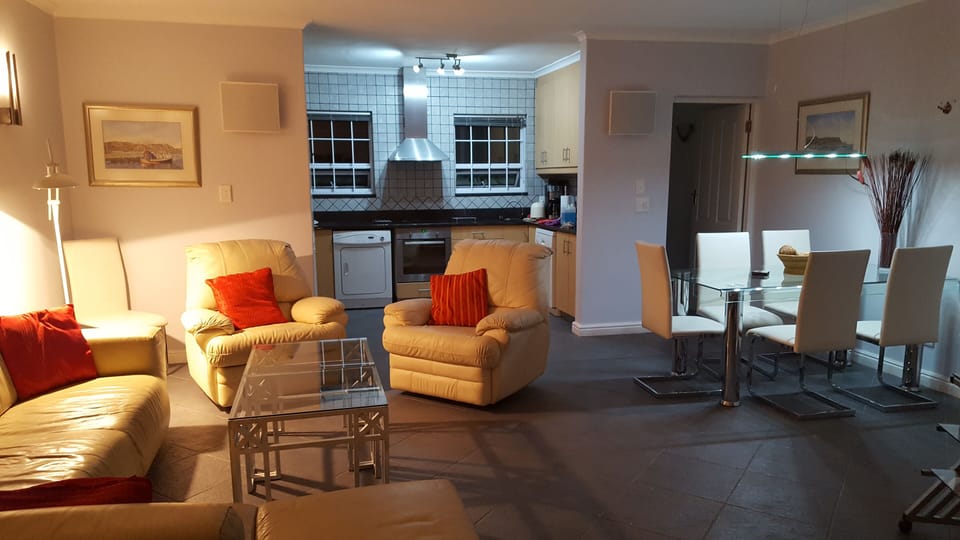 Cottage Cabernet - Lounge with open-plan Kitchen