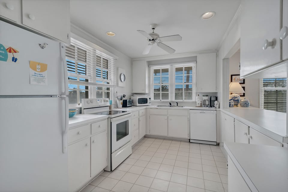 Full Size Fully Equipped Kitchen