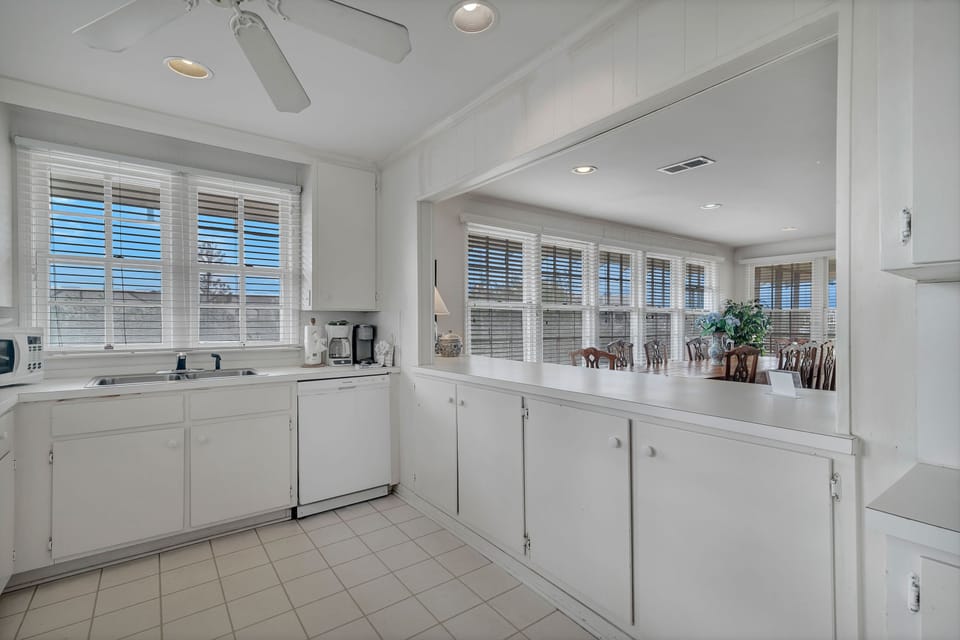 Full Size, Fully Equipped Kitchen