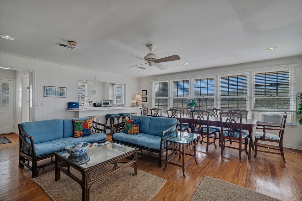 Large Open Plan Living Room, Dining Room with Dining Table seating for 10 and Extra Seating at the Breakfast Bar