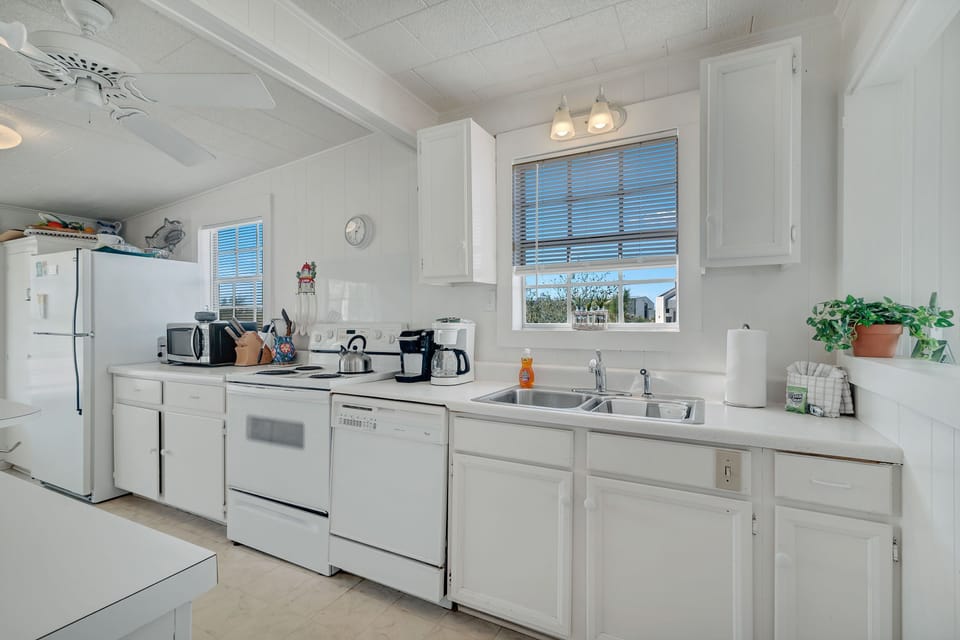 Large Fully Equipped Kitchen