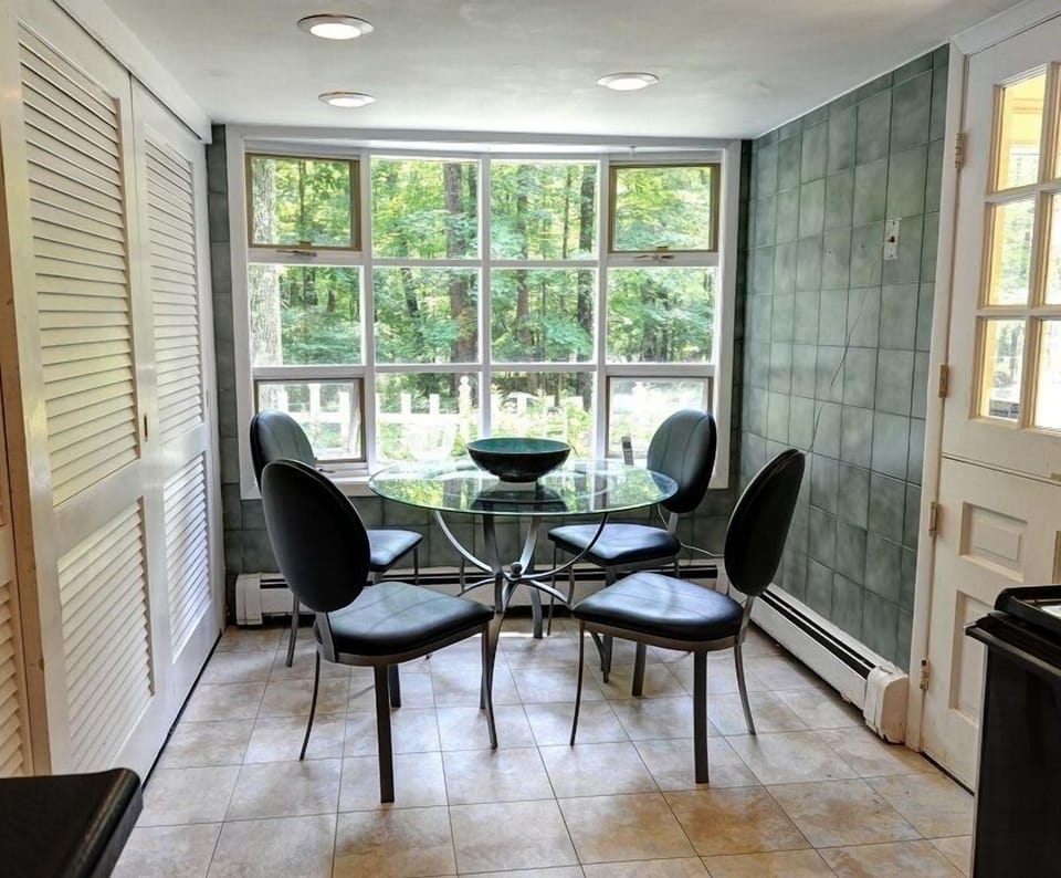 Kitchen Breakfast Table