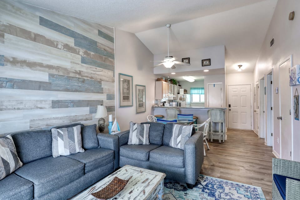 Romar Beach, 2 bedroom 2 bathroom, sleeps 7. Managed by Island Rentals