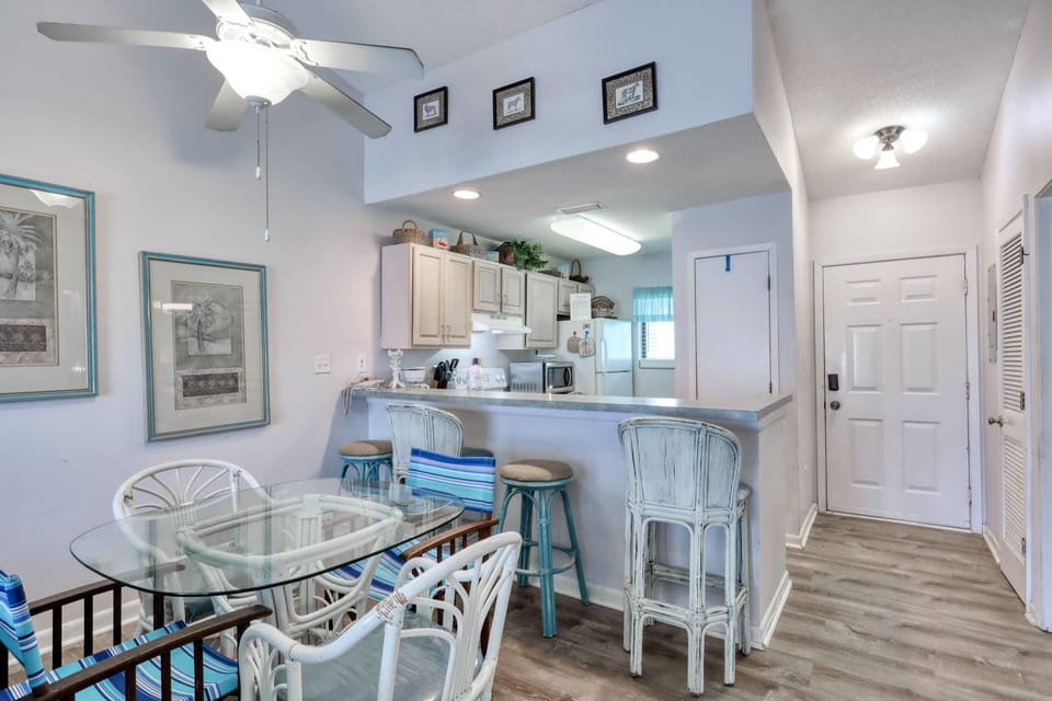 Romar Beach, 2 bedroom 2 bathroom, sleeps 7. Managed by Island Rentals