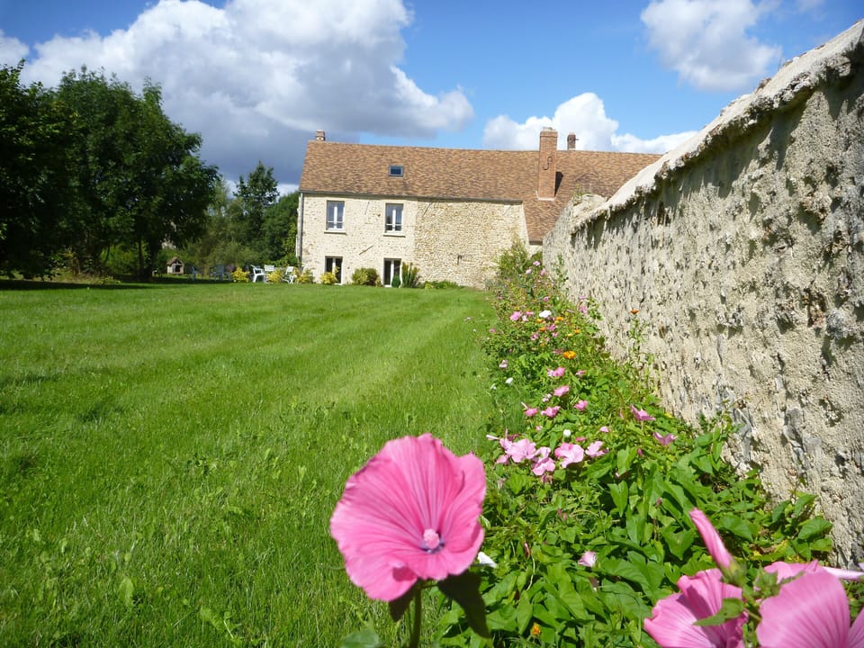 big garden belonging to the gite