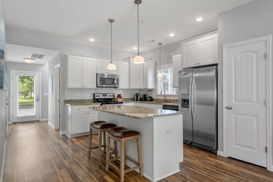 BB37: The E Gull Has Landed | Bottom Level Kitchen