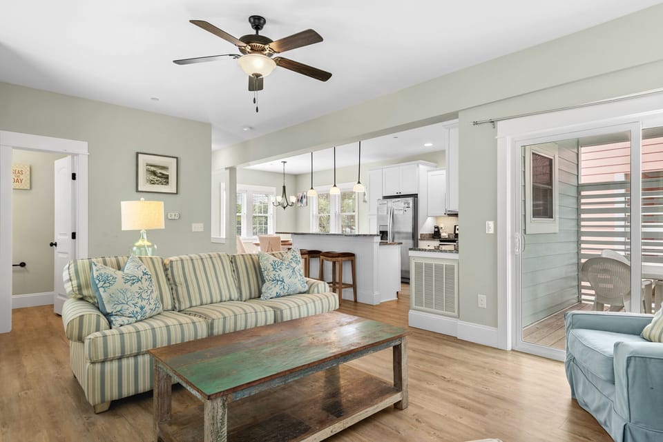 BB39: Bay Breeze | Mid Level Living Area