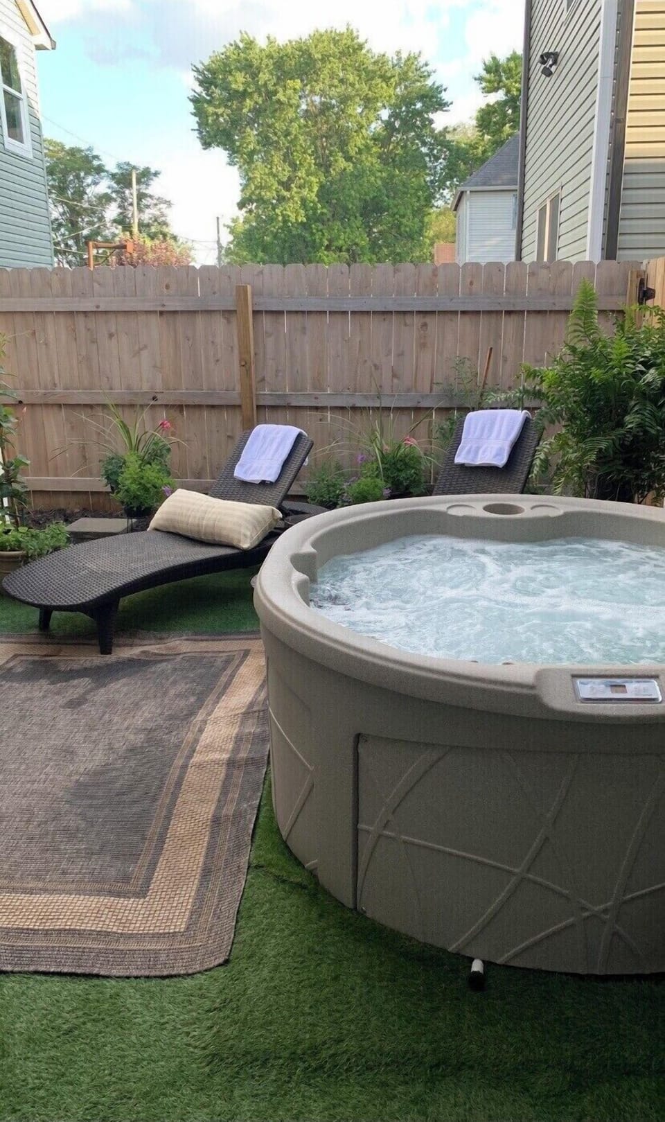 4 person hot tub