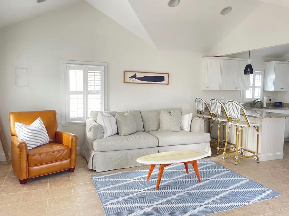 Bonus room/ in- law suite. Includes a bathroom with stand up shower. Deck access