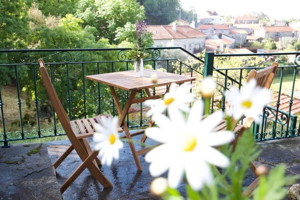 Balcony with view to Macieira de Alcôba