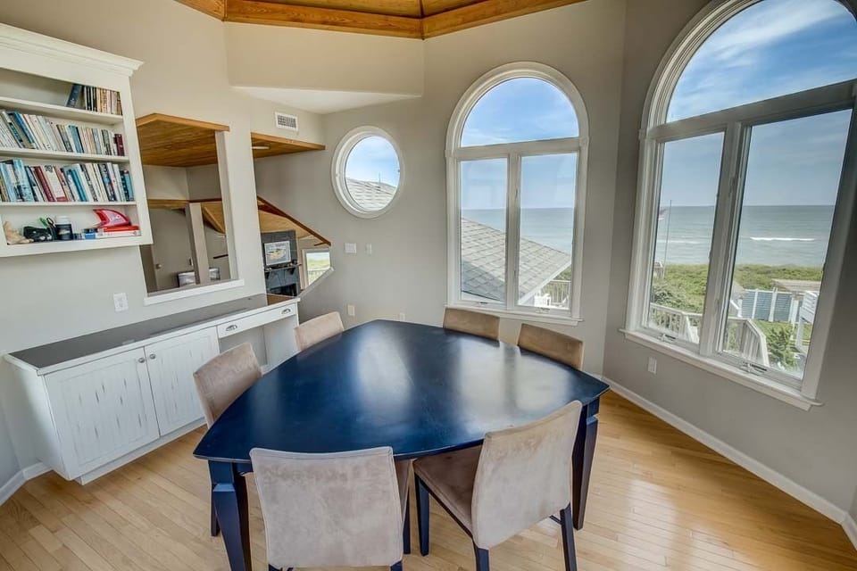 Loft with Table seats 6