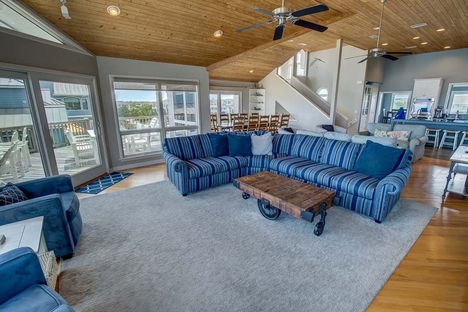 Top-Level Additional Sitting Area with Deck Access