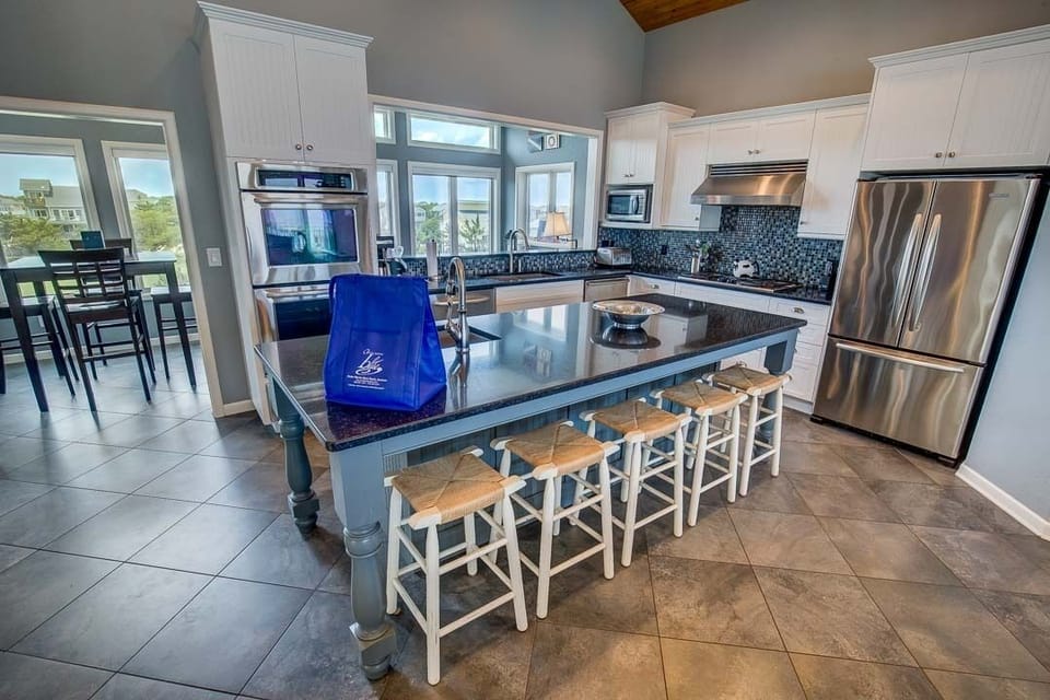 Top-Level Kitchen with Island seats 5