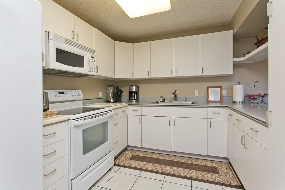 Fully equipped kitchen