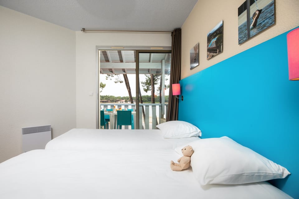 Drift to sleep in one of the Single beds.